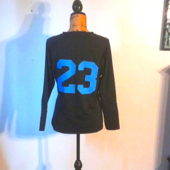 Sports Top - Picture 2 of 3